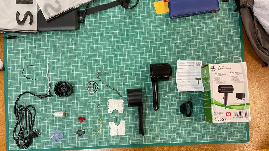 Default haiir dryer disassemblied